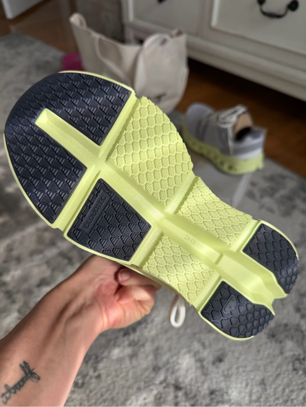 On Running Cloud Go Running Shoes in Light Gray and Lime 7 NEW - Picture 6 of 8